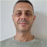 Laureato in psicologia e docente di filosofia e scienze umane per aiuto studio ragazzi delle superiori e consulenze per adulti